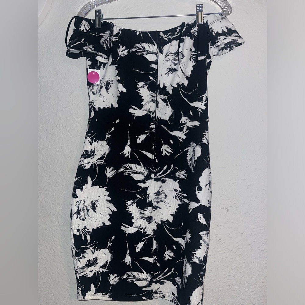 Floral Black and White Off The Shoulder Mini Dress - Picture 5 of 8